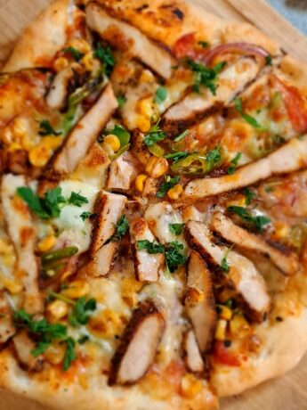 Spicy chicken pizza