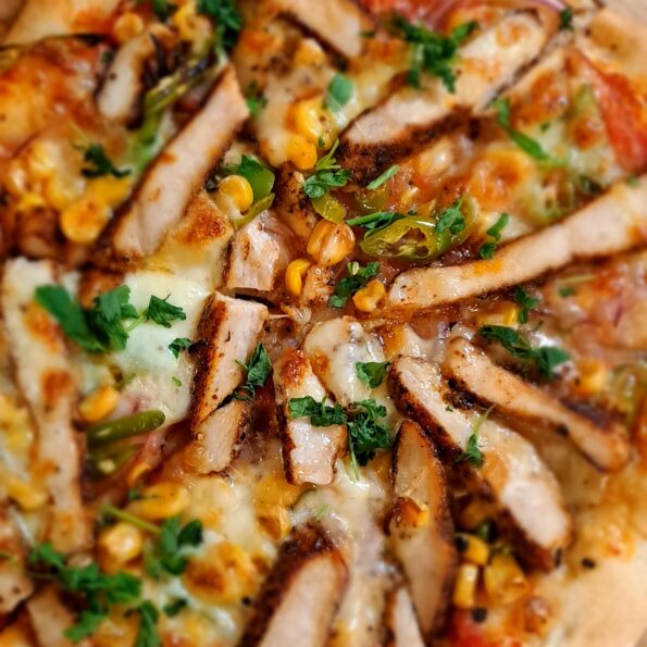 Spicy chicken pizza